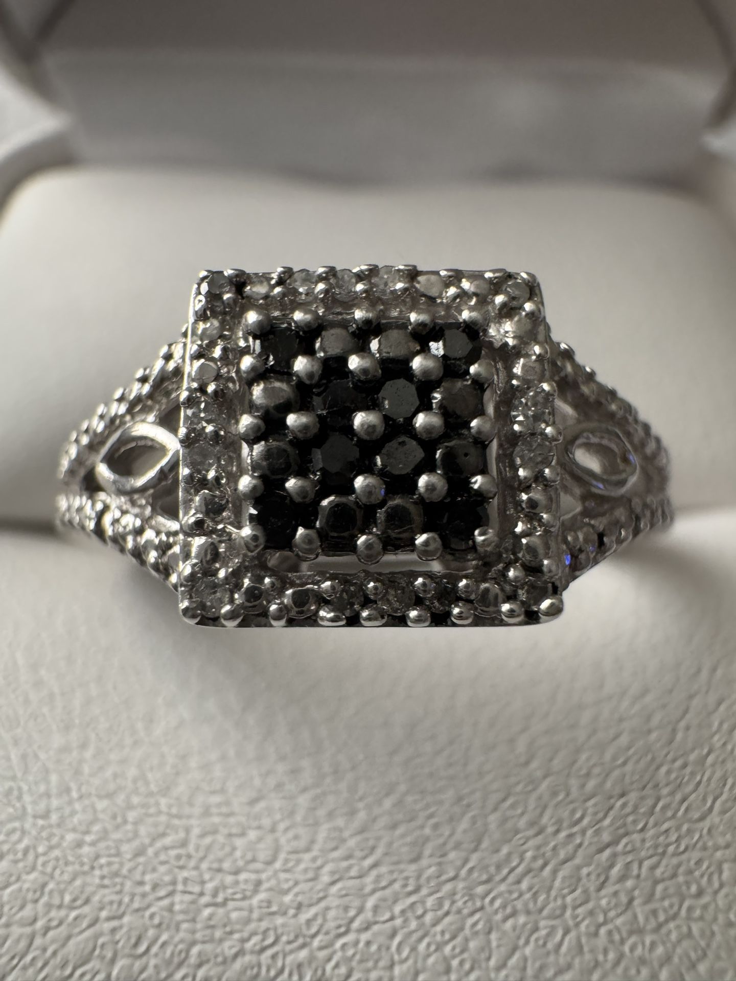 Sterling Silver ~1/8CTW Black & White Diamond Cluster Halo Ring Size 7