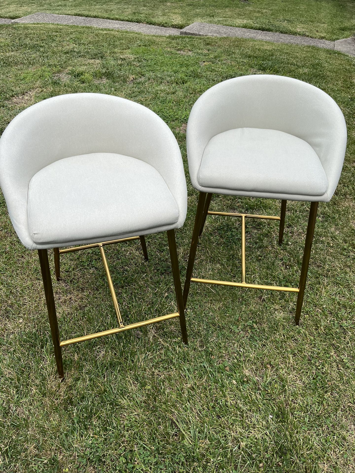 Set Of 2 Counter Height Bar Stool 26”’( Like New )