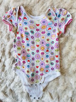Adorable baby clothes size 6 - 9 months