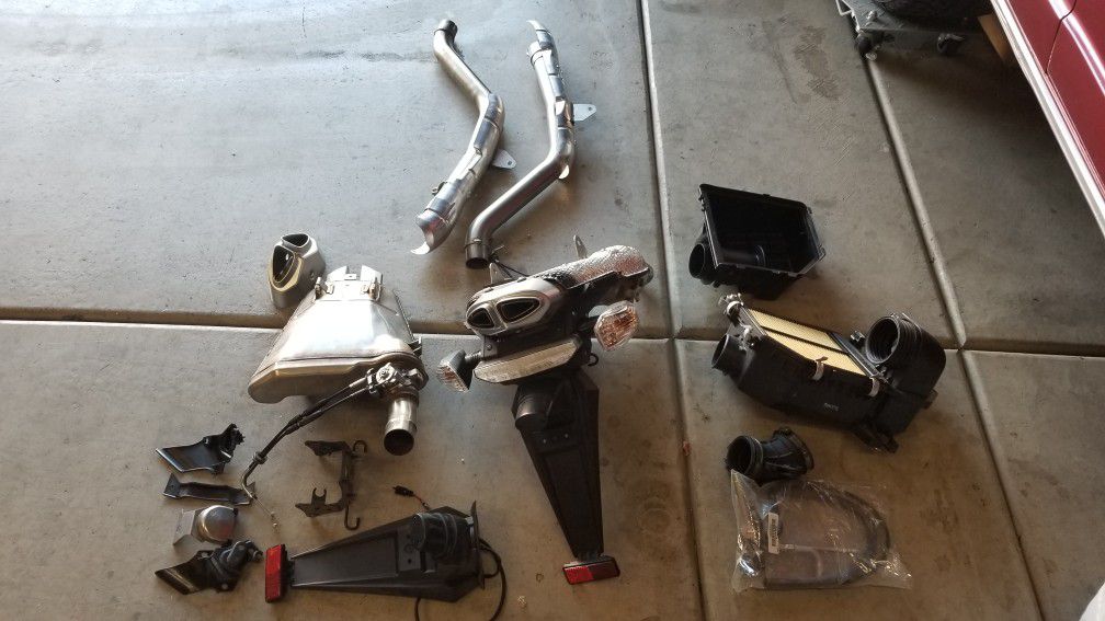 2007 Ninja zx6r exhaust OEM parts and taillights.