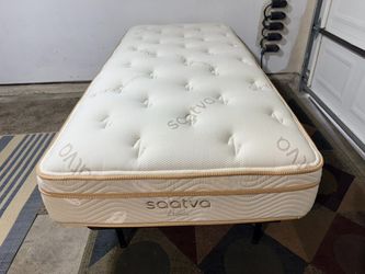 LIKE NEW! Saatva Classic Plush Twin XL Mattress - Delivery Available