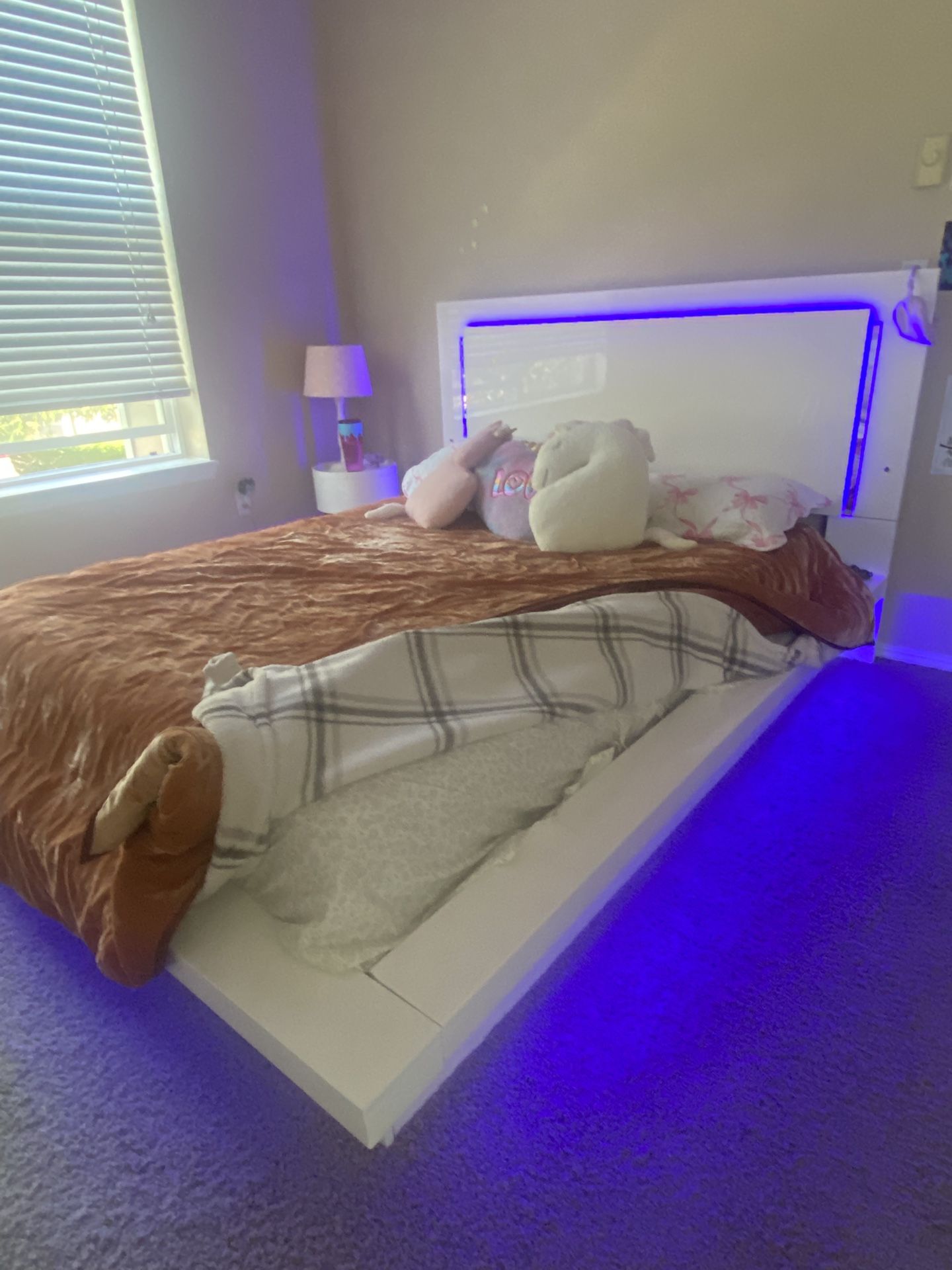 Gorgeous White Bed frame 