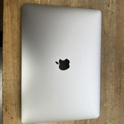 2019 MacBook Pro 13” 1.4ghz Quad Core I5 8gb Ram 256gb Ssd