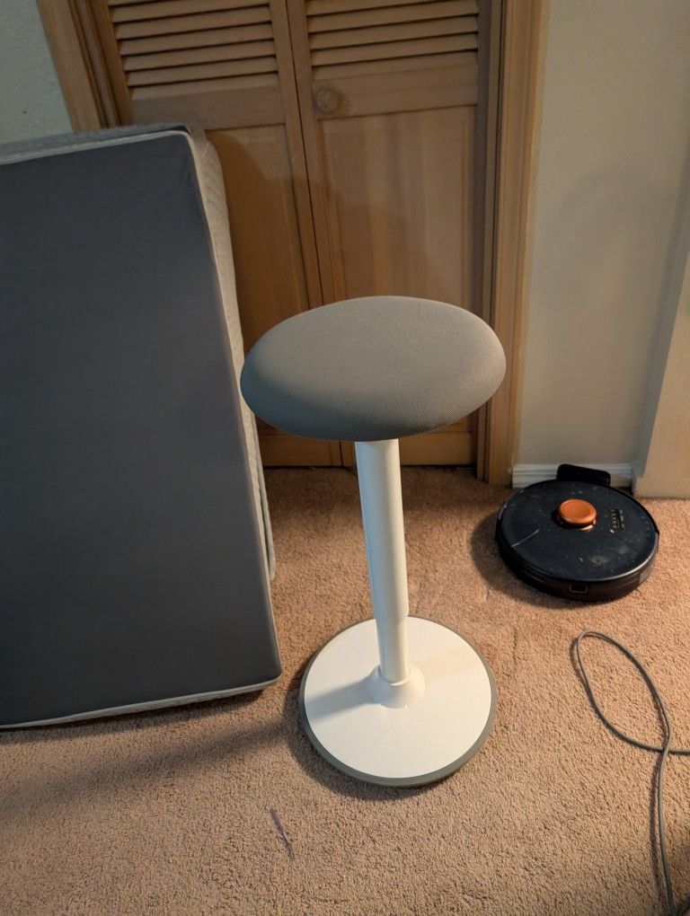 Sit / Stand Desk Chair