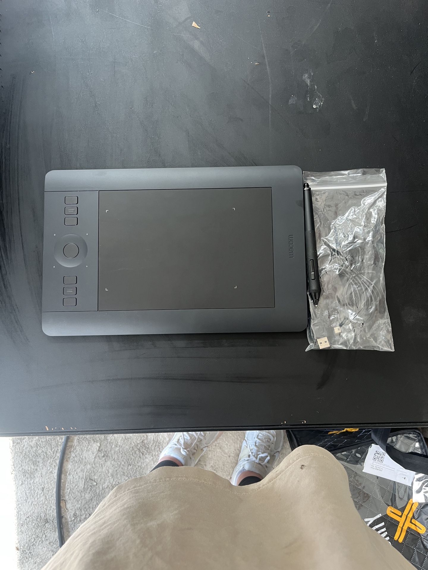 Wacom - Intuos Pro Pen Drawing Tablet (Medium) - Black