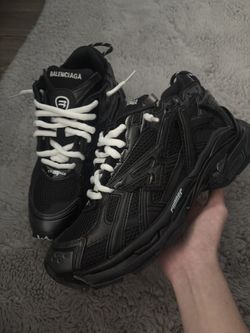 balenciaga runners black