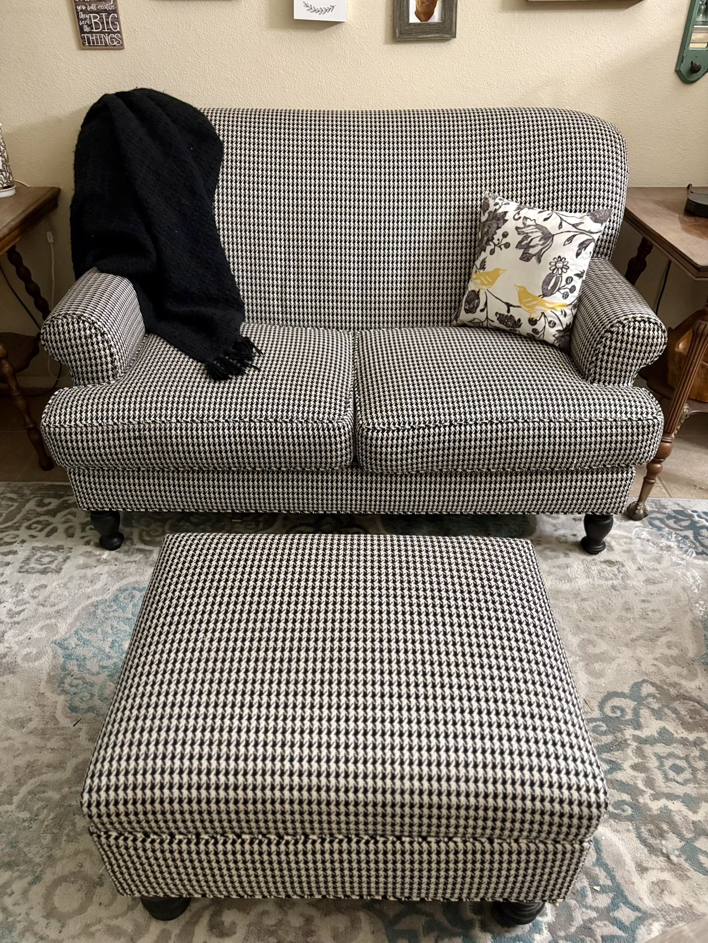 Houndstooth Loveseat And Ottoman