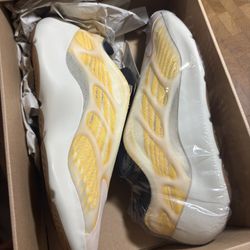 Adidas Yeezy Boost 700 V3 Mono Safflower 