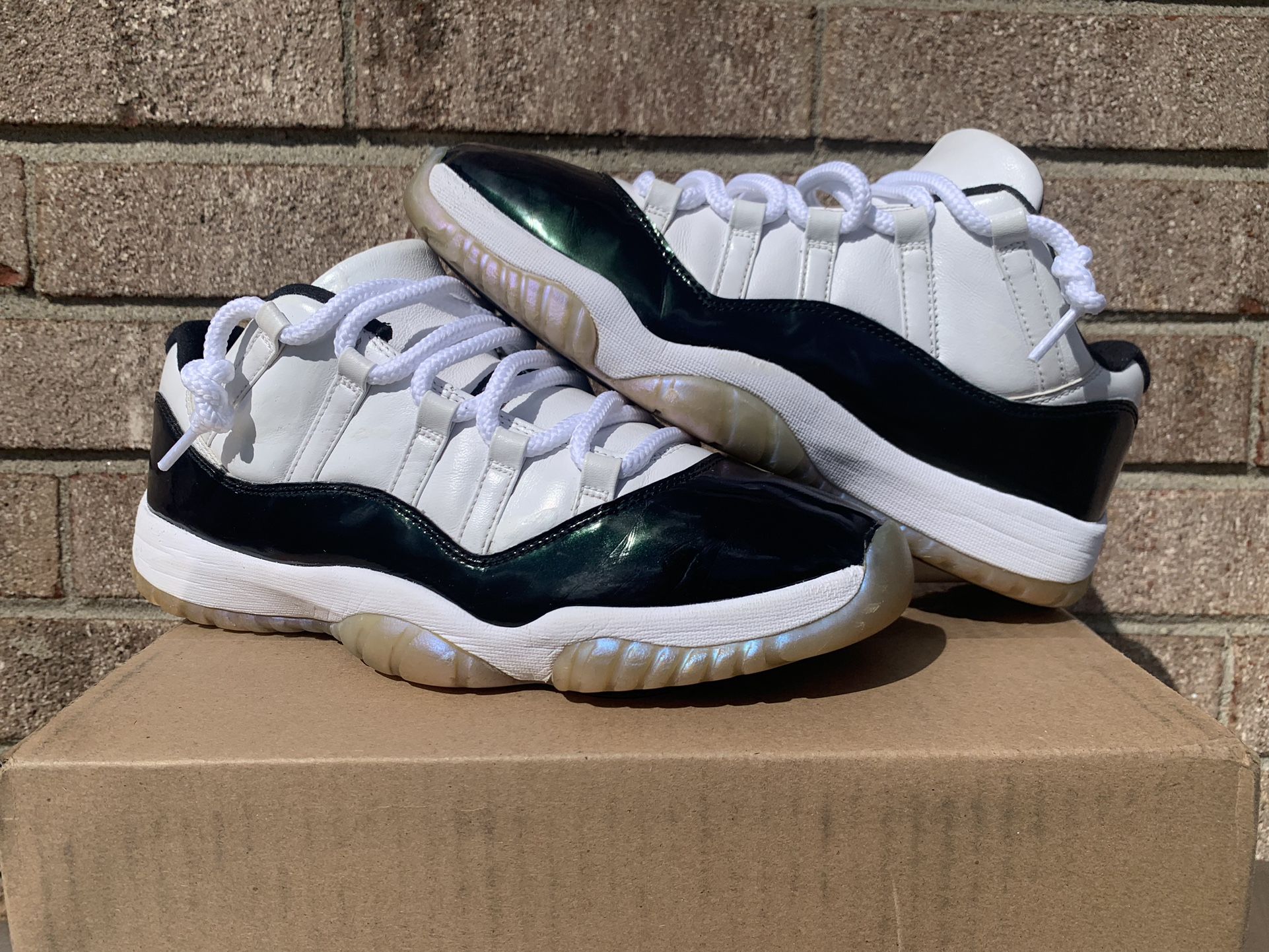 Air Jordan 11 Low Retro “emerald”