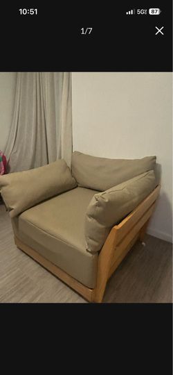 Accent chair