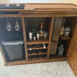 Stylish Vintage Home Bar for Sale – Great Condition!