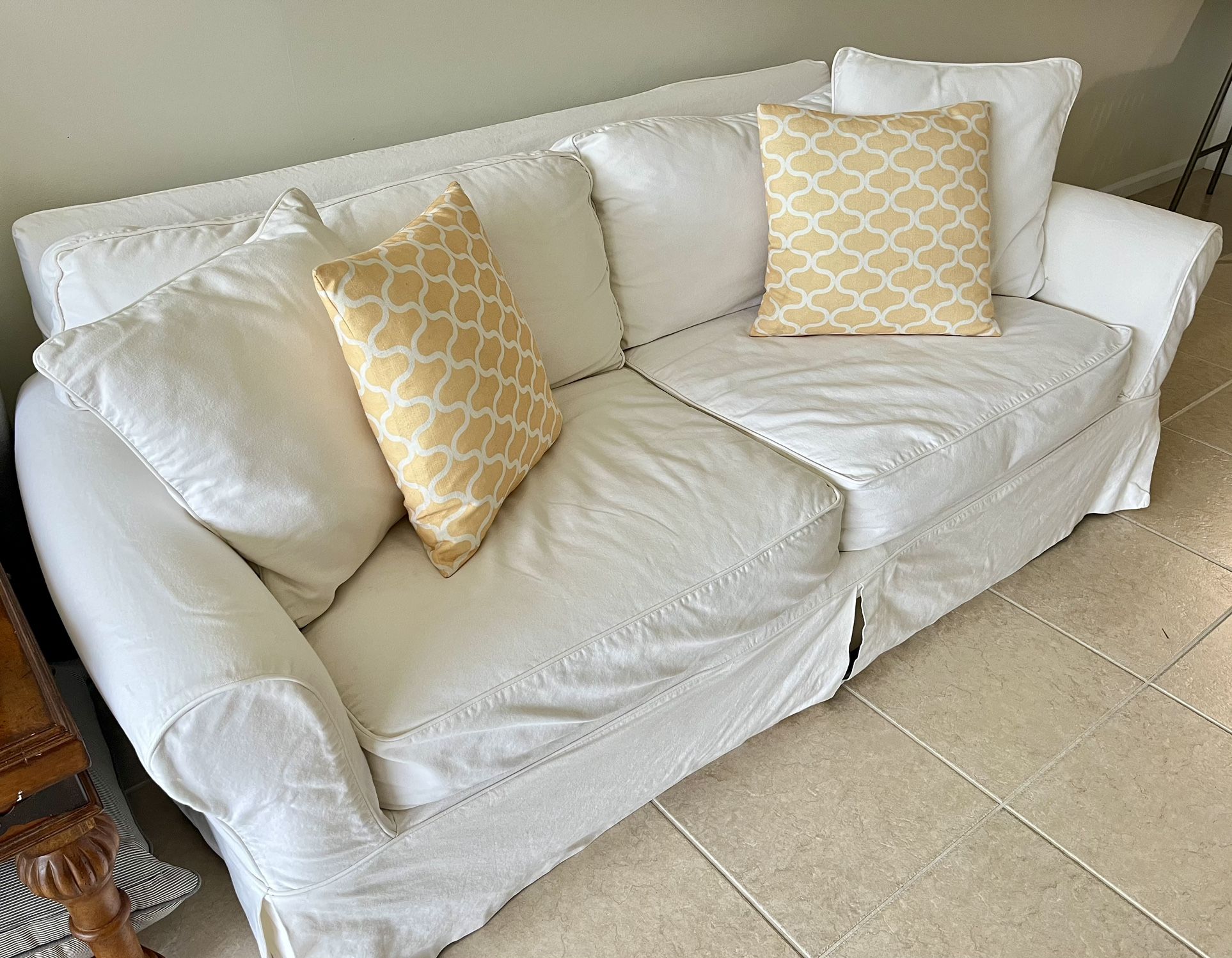 Rooms To Go Cindy Crawford Beachside Walk Sofa