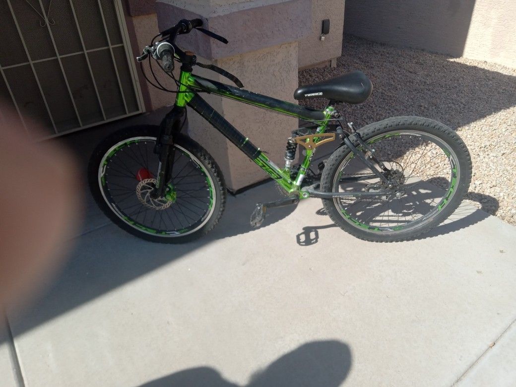 Genesis 24 Inch Mountain Bike