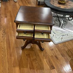 Beautiful End table/ nightstand