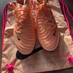 New nike phantom GX luna Men’s soccer cleats size 11