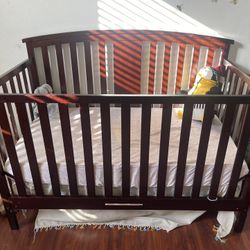 Crib / toddler bed 