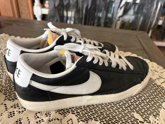 Nike size 11 leather shoes