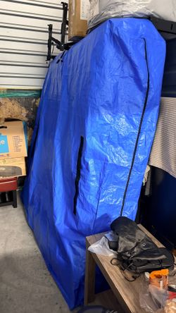 King size mattress….no box spring.