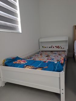 Cama infantil Montessori color blanco en excelente estado