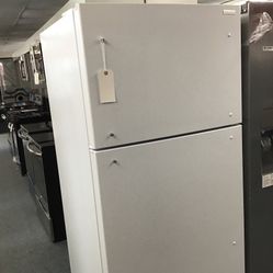 New Insignia 18 Cu Ft Top And Bottom Fridge. 1 year Warranty 