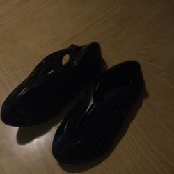 Yeezy Foam Runners Black  Adidas 