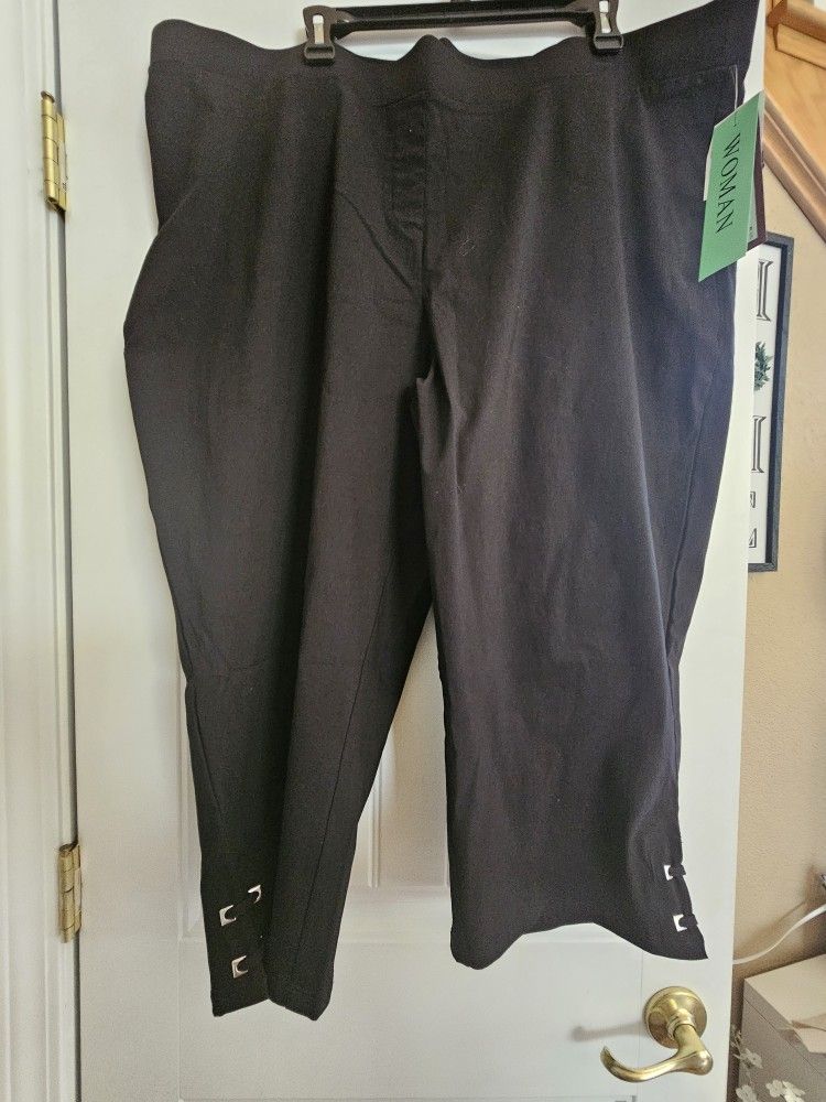 New womans 3x Black capri (76%rayon/21%nylon/3%spandex)
