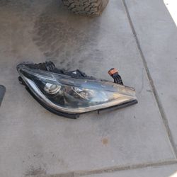 Chrysler Pacifica Headlight 