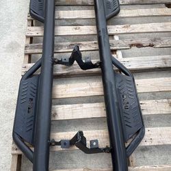 RUNNING BOARDS – 2019–2026 Chevy Silverado / GMC Sierra 1500–3500 (Crew Cab)  💲 $299 	•	N-FAB running boards 	•	Fits Crew Cab models only 	•	Fits Sil