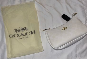 Coach White Leather Shoulder Bag for woman