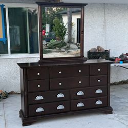 Dresser
