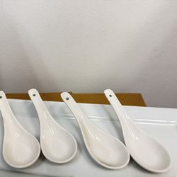 White Ceramic Soup Spoons,Wonton Soup Spoons,Asian Spoon Set,5inch Kid Small Side Dish Tasting Spoon,Stackable Ramekins Can Stand,Deep Oval Design