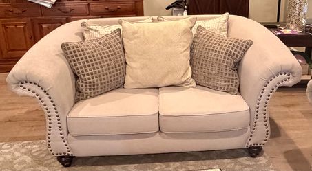 Living Spaces Linen Fabric Sofa and Loveseat Set
