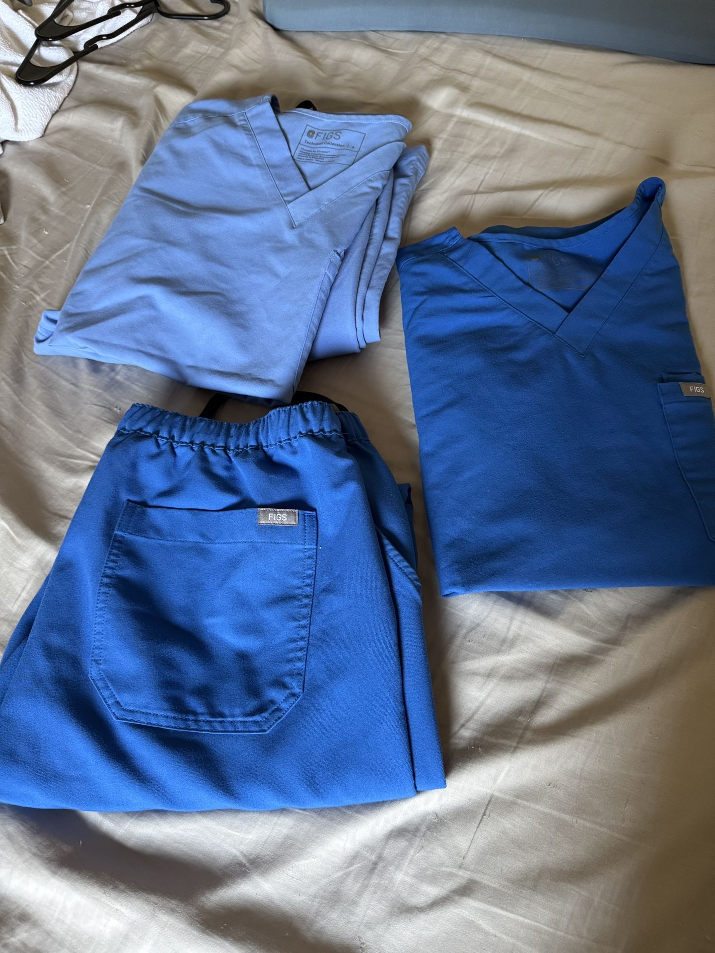 Blue Figs Scrubs Men’s Shirt Large Pants Medium Used Good Condition