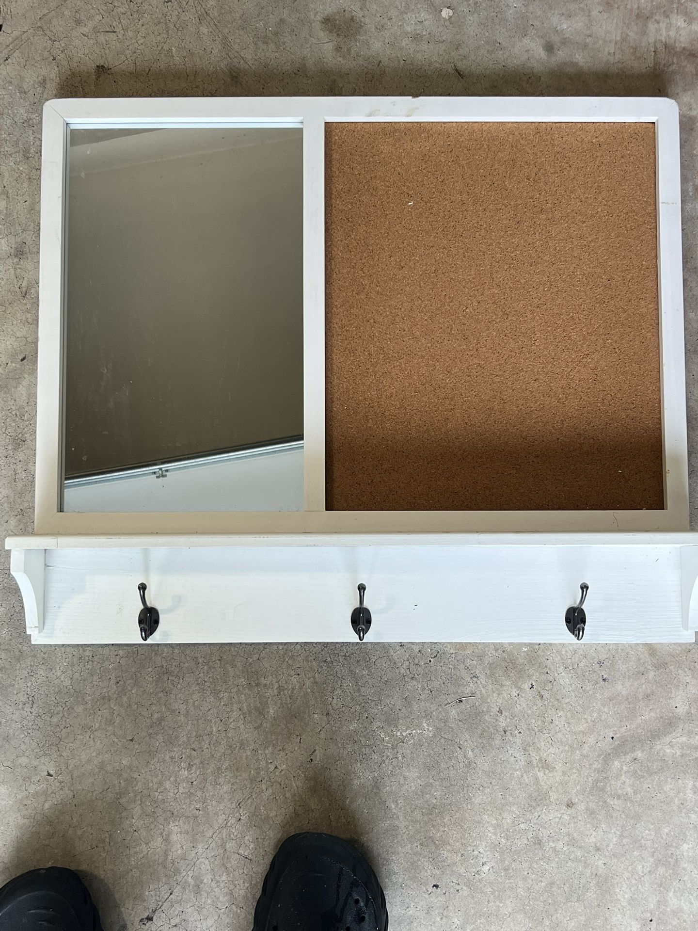 Wall Mount Mirror With Hooks and Foam Biard
