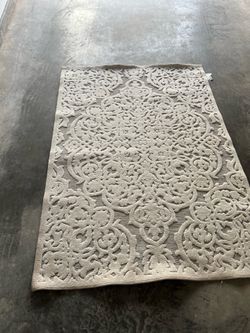 Grey and White Rug 9’x6’