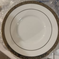 33-Piece Command Performance Gold Dinnerware Set