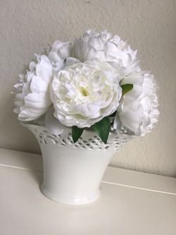 Oscar de La Renta vase