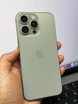 Apple iPhone 15 Pro Max 256GB Factory Unlocked Natural Titanium