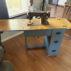 Singer Sewing Machine Cabinet With 3 Drawers 