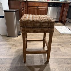 Rectangular Rattan Counter Stool Spinning Chair