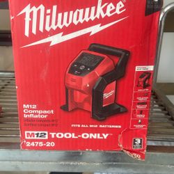 Milwaukee M12 Compact Inflator