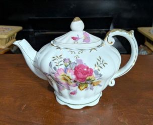 Vintage musical teapot playing "Tea for Two" made in Japan