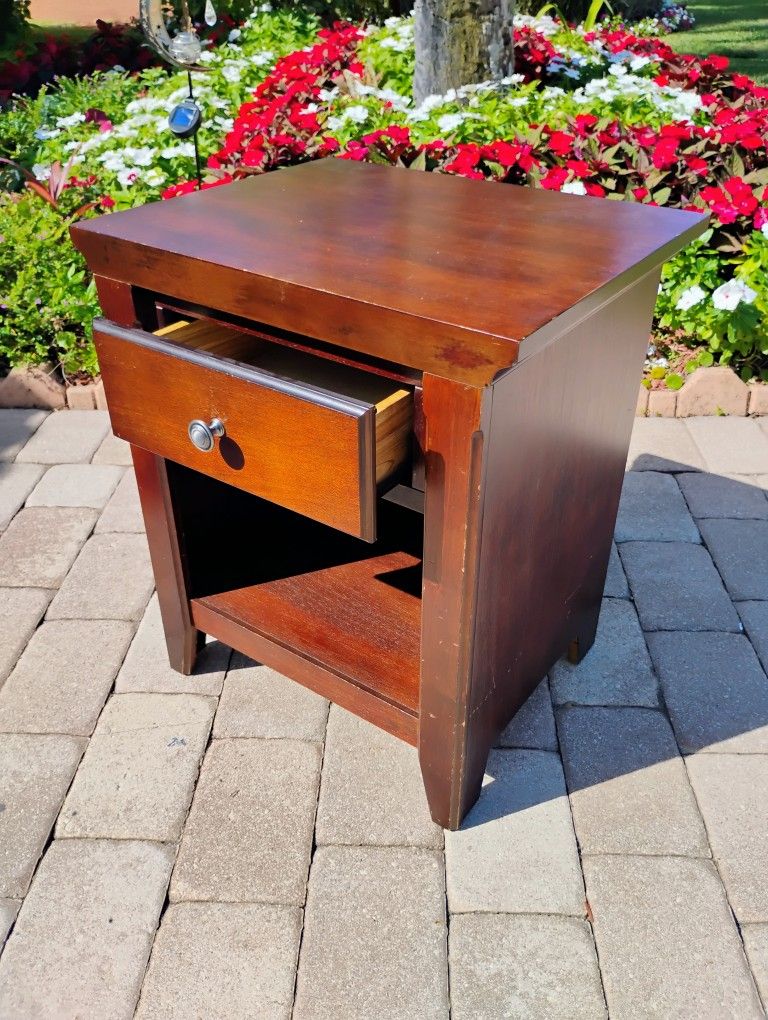 End / Side Table With Drawer