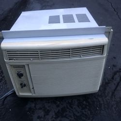 Very Good Condition Goldstar Air Conditioner 