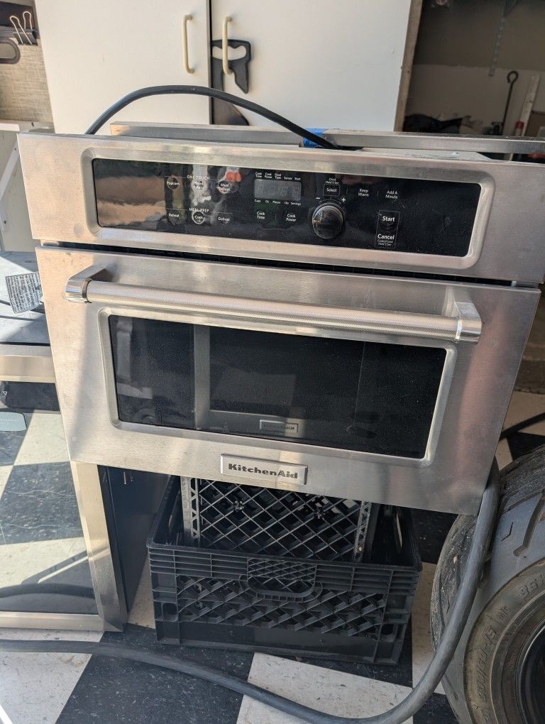 24" Built-In KitchenAid Oven New In 2022