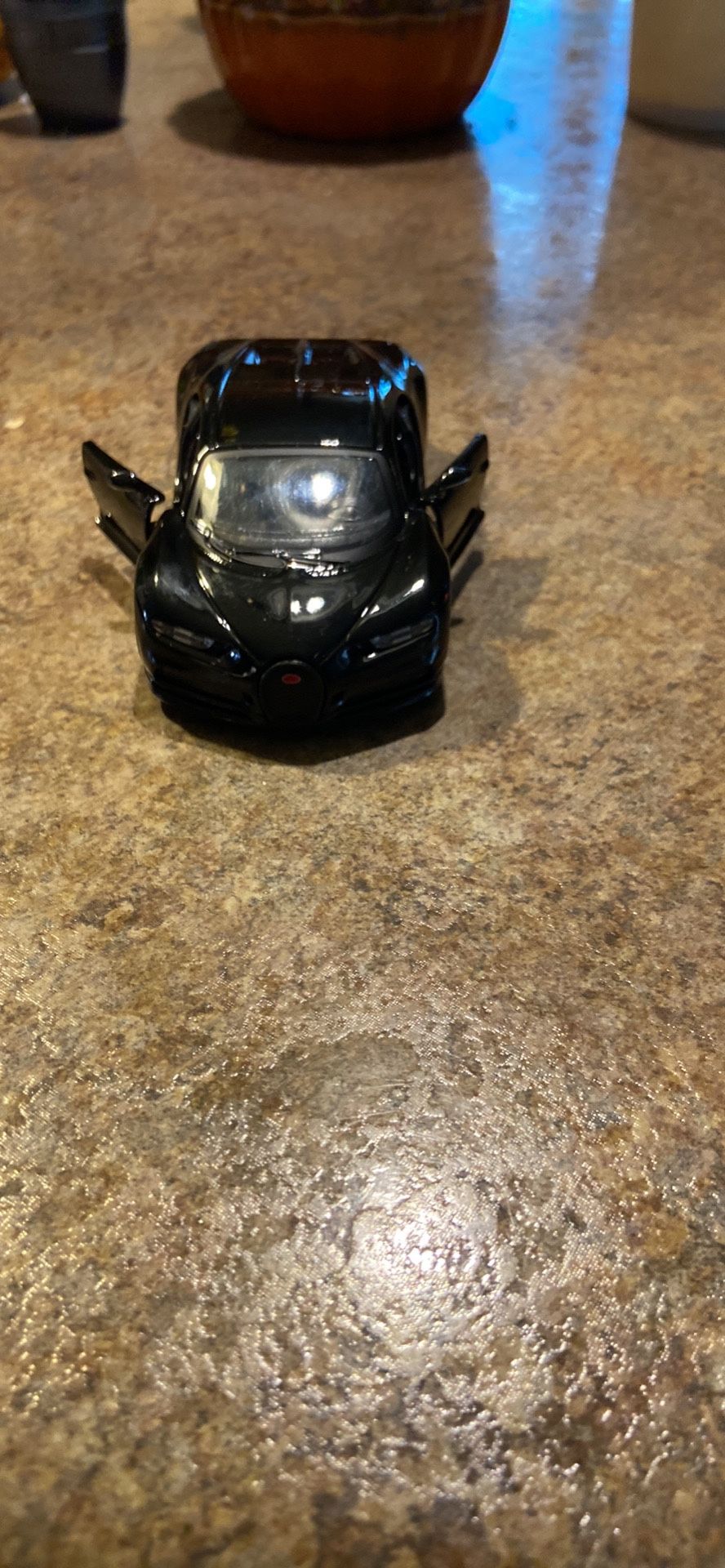 2021 Maisto Bugatti Chiron 1:40 Scale Diecast Car Black