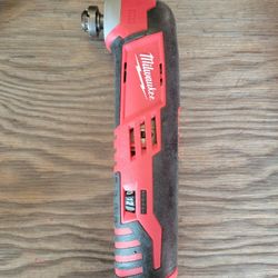 Milwaukee M12 Multi-Tool 