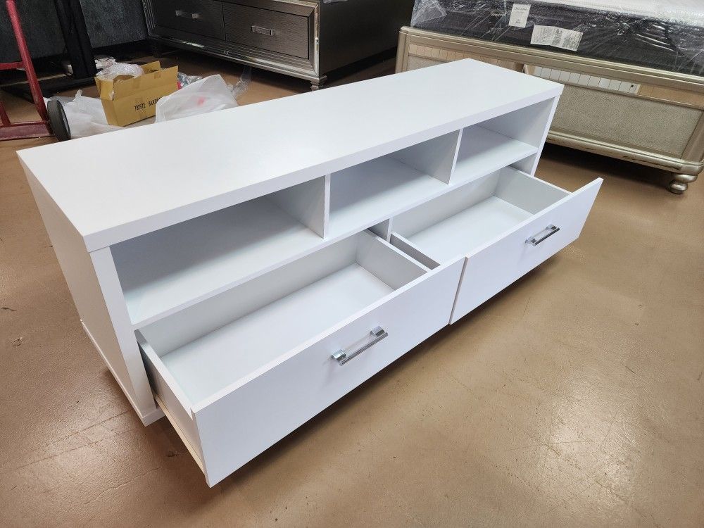 60 INCH TV STAND NEW IN BOX 