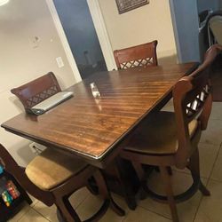 Table With 6 Chairs 