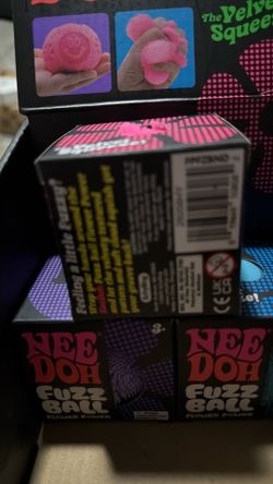 Nee-Doh flower power Fuzz ball